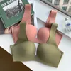 Bras One-Pieces Seamless Bras Push Up Gathering BRALETTE FÖR KVINNA Trådfri bekväm mjuk underkläder Lyft upp fast färg BH-väst YQ240203