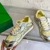 Bana sneaker löpare sneaker lätt teknisk nät snörning skor gummi yttersula svart silver gröna plattformskor män kvinnor vintage mångsidiga tränare