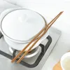 Eetstokjes lange keuken koken frituren voor potnoedels in Chinese en Japanse stijl natuurlijke bamboe