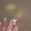 Ожерелья натуральная гетианская нефритовая пресноводная жемчуга 14 тыс. Золотое ожерелье наполнено ленивым кошачьим подвеской.