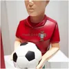 Jogos de filmes Novo Original e Self-Made C Luo Portugal Futebol Equipe Uniforme Resina Retrato Feito à Mão Tendência Ornamento Brinquedo Caixa de Presente 28C Dhmpk