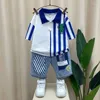 Set di abbigliamento Neonati maschi Colletti rovesciati estivi Abiti Boutique Camicia a maniche corte a righe Jeans Pantaloncini Tuta sportiva casual per bambini in due pezzi