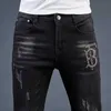 Jeans da uomo firmati Autunno e inverno jeans con diamanti caldi ricamati neri da uomo di marca alla moda pantaloni casual larghi e versatili pantaloni lunghi da uomo slim fit a gamba piccola per uomo