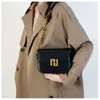 PU Crossbody Осень Зима Новый Простой, функциональный и универсальный стиль Черная маленькая квадратная модная женская сумка на одно плечо 2024 Скидка 78% в магазине оптом