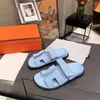 Designer chinelos sandália de couro mesmo estilo para mulheres slides verão outwear lazer férias slides praia chinelos melhor qualidade primavera plana sapatos genuínos 35-45