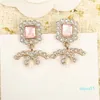 Designer mässing örhängen klassisk dubbel bokstav hänge inlagd rosa swarovski diamanter kvinnor charm smycken flicka mode gåva