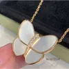 Designer Jewelrys Van Clover Neckalce Cleef Four Leaf Clover Collane di lusso per le donne Ciondolo a farfalla da donna in oro con diamanti Red Bule White Shell in acciaio inossidabile