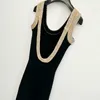 기본 캐주얼 드레스 디자이너 브랜드 이른 봄 새로운 U-Neck 스팽글 디자인 슬리밍 및 다목적 니트 드레스 2023 년 여성을위한 작은 향기 hfyn