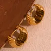 Boucles d'oreilles créoles minimalistes basiques en acier inoxydable plaqué or 18 carats avec roue porte-bonheur texturée pour femme