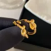 Charm Hot Designer Brand Runway Small Circle Knutt Gold Sier örhängen för kvinnor Toppkvalitetsberömda smycken Trendiga