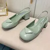 فستان أحذية براءة اختراع مضخات أنيقة مثلث الصيف الصيفية المصقول أحذية الجلود للأحذية للنساء مضخة فاخرة الأحذية