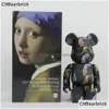 Jeux de films Nouveaux blocs de construction de fille domestique Bearbrick avec boucles d'oreilles en perles Violence Bear 400% 28cm Tendance Ornements Poupée Enfants T Dhkvo