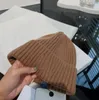 Gorro de punto de lana de diseño MoncIer mano de obra de alta calidad gorro de punto cálido sitio web identificable por NFC ropa interior y exterior tendencia clásica