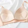 BRAS BRAS JAPANSKT STIL Sömlös Bras Comfort Wireless underkläder Kvinnor Inget stålring BRALETTE 3/4 CUP GLOSSY BH Kvinnlig underkläder YQ240203