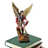 Dekorativa figurer San Miguel Arcangel Statue St. Michael färgade ärkeängeln och besegrade Satan Figurine