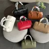 Damska marka projektantka marki wszechstronna plisowana torebka Bostonowa stała kolorowa torba na ramię Women Pillow Crossbody Torby Portfel 240130