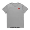 2024 Play Mens T 셔츠 디자이너 Red Commes Heart Women Garcons S Badge des Quanlity Ts Cotton CDG 자수 짧은 슬리브 검은 색과 흰색 줄무늬 여름 티셔츠 Y't
