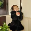 Kurtki zimowe ubrania dla dziewcząt 2024 Kamekarskie płaszcz butikowy zagęszcza Koreańska imitacja futra jesienna lis włosy bawełny ciepły duży kołnierz