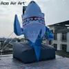 Großhandel Custom 5 mH 16,4 Fuß hoher aufblasbarer lustiger Hai, der auf dem aufblasbaren Steinhai-Modell für Werbung oder Unterhaltung sitzt