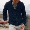 Maglione cardigan invernale da uomo tinta unita collo a scialle con bottoni e trecce cappotto casual lavorato a maglia 240130