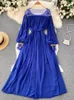Casual Dresses Spring Autumn French High-end pärla rund nackklänning Ljus känd stil midja Slim Blue A-Line Long Vestidos Woman D1533