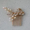 Grampos de cabelo SLBRIDAL Handmade Cobre Zircão Pérolas de Água Doce Nupcial Pente Pin Headpieces Mulheres Acessórios de Jóias