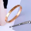 Progetta il braccialetto creativo della vite di marca del braccialetto creativo placcato oro di cristallo delle donne della fabbrica dei gioielli di Marlary dell'oro