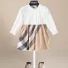 Flickaklänningar 2024 Korean Spring Autumn Baby Girls Dress Cotton Striped Long Sleeve Spädbarn Akademisk stil Småbarnskläder