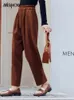 Pantaloni da donna MISHOW Velluto A Coste Dritto Per Le Donne 2024 Autunno Casual Elastico A Vita Alta Tasca Solido Lunghezza Della Caviglia Matita MXC47K0466