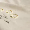 Anelli a grappolo VQYSKO Lettera personalizzata iniziale Anello con pietra portafortuna Monogramma regolabile Regalo personalizzato per gioielli della mamma