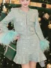 Frauen Jacken Pailletten Strass Dekoration Mantel Manschetten Feder Grün Tweed Elegante 2024 Frühling Weibliche Oansatz Kurze Jacke