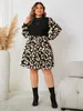 Herfst Lange Mouw Gedrukt Patchwork Plus Size Jurk O-hals Kantoor Dame Casual Trui Jurk Riem Polyester Dameskleding 240202