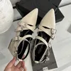 Kledingschoenen Hol Voor Vrouwen Gothic Dikke Hakken Damespumps Klinknagel Street Style Mid Hak Punk Vintage Casual Sandalen Lente Zomer