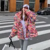 T-shirt da donna 2024 Inverno Graffiti Piumino imbottito Cappotto femminile versione coreana Allentato Bf Con cappuccio Ins Abito di pane Marea