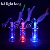 Bong con bruciatore a olio in vetro che si illumina al buio all'ingrosso LED Light Dab Rig Ash Catcher Bong Dab Oil Rigs con tubo e tubo flessibile per bruciatore a olio in vetro da 10 mm