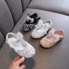 Sapatos infantis de couro com lantejoulas, sapatos para meninas, princesa, strass, laço único, moda bebê, crianças, casamento, 240119