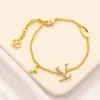 Set di gioielli Orecchini di marca da donna Designer Lettera Bracciale con orecchio Collana Orecchini geometrici in cristallo placcato oro 18 carati per accessori gioielli per feste di matrimonio