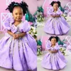 Luxueux lavande petits enfants robes de fille de fleur pour le mariage col en V strass cristaux arc satin à plusieurs niveaux organza robes de fête d'anniversaire robes étincelantes NF081