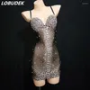 Bühne tragen Sexy Nachtclub Bar Transparent Schwarz Mesh Perle Strass Kurzes Kleid Geburtstag Party Frauen Sänger Leistung Kostüm