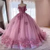 Pembe Güzel Çiçekler Dantel Boncuklu Quinceanera Omuzdan Kapalı Prenses Balo Elbise Balo Balo Puffy Tren Tatlı 15 16 Kızlar İçin Elbise Kızlar Giyim