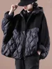 Trench da donna Piumino in cotone ispessito con cappuccio per donna Cappotto corto invernale coreano di grandi dimensioni Design pigro Patchwork Alla moda