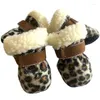 Roupas para cães Série de cores de doces de inverno e sapatos para animais de estimação com estampa de leopardo em pelúcia grossa em grande escala