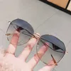 Occhiali da sole Nuovi occhiali da sole femminili in metallo Prd concavo ombreggiatura moda coreana