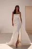 Enkel sjöjungfru bröllopsklänning 2024 Stropplös förfinad monterad veck Satin Brudklänningar sida slits svep tåg vestidos de novia