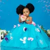 Robes de fille de fleur bleue africaine pour mariage col transparent robes de fête d'anniversaire plissées pour petits enfants fleurs faites à la main décorées robes de mariée robe de perles NF087