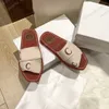 Kvinnors sandaler designer sommarskor mulor fluffig platt mule glider lätt solbränna beige vit svart rosa spets bokstäver tyg fuzzy päls canvas tofflor designer kvinnor