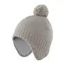 コネチールボーイズガールズファッションソリッドカラー冬の温かい帽子フリース裏地付きイヤフラップキッズビーニーハットポンポム240202