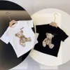 Designer baby barn t-shirts småbarn balck vita toppar tees tryck halva t skjortor ungdomar pojkar flickor casual streetwear kläder kläder