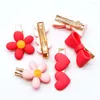 Vêtements de chien 2024 Pinces à cheveux pour animaux de compagnie Chiens Rose Fleur Coeur Clip Arc Mignon Décoration Chiot Arcs Pour Petites Fournitures Chapeaux