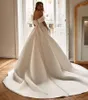 Ny designer bröllopsklänning 2024 off the axel satin öppna tillbaka a-line domstol tåg brud klänningar prinsessan vestido de novia mantel de mariage